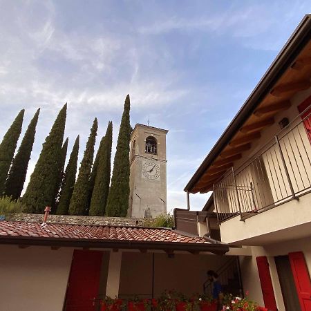 La Volpe Rossa Rooms And Apartments San Felice del Benaco Dış mekan fotoğraf