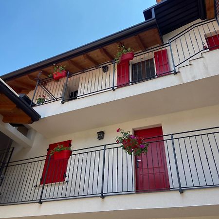 La Volpe Rossa Rooms And Apartments San Felice del Benaco Dış mekan fotoğraf