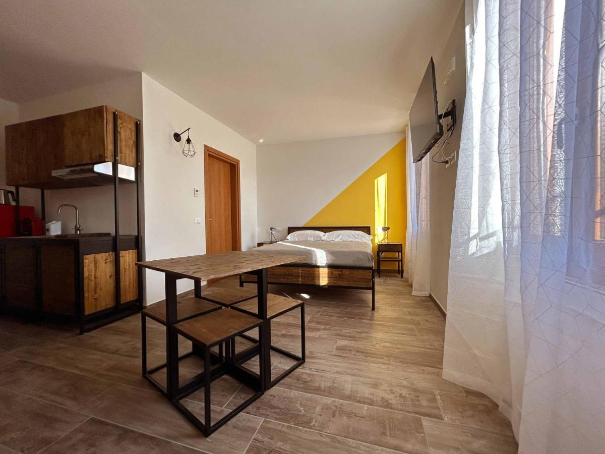 La Volpe Rossa Rooms And Apartments San Felice del Benaco Dış mekan fotoğraf