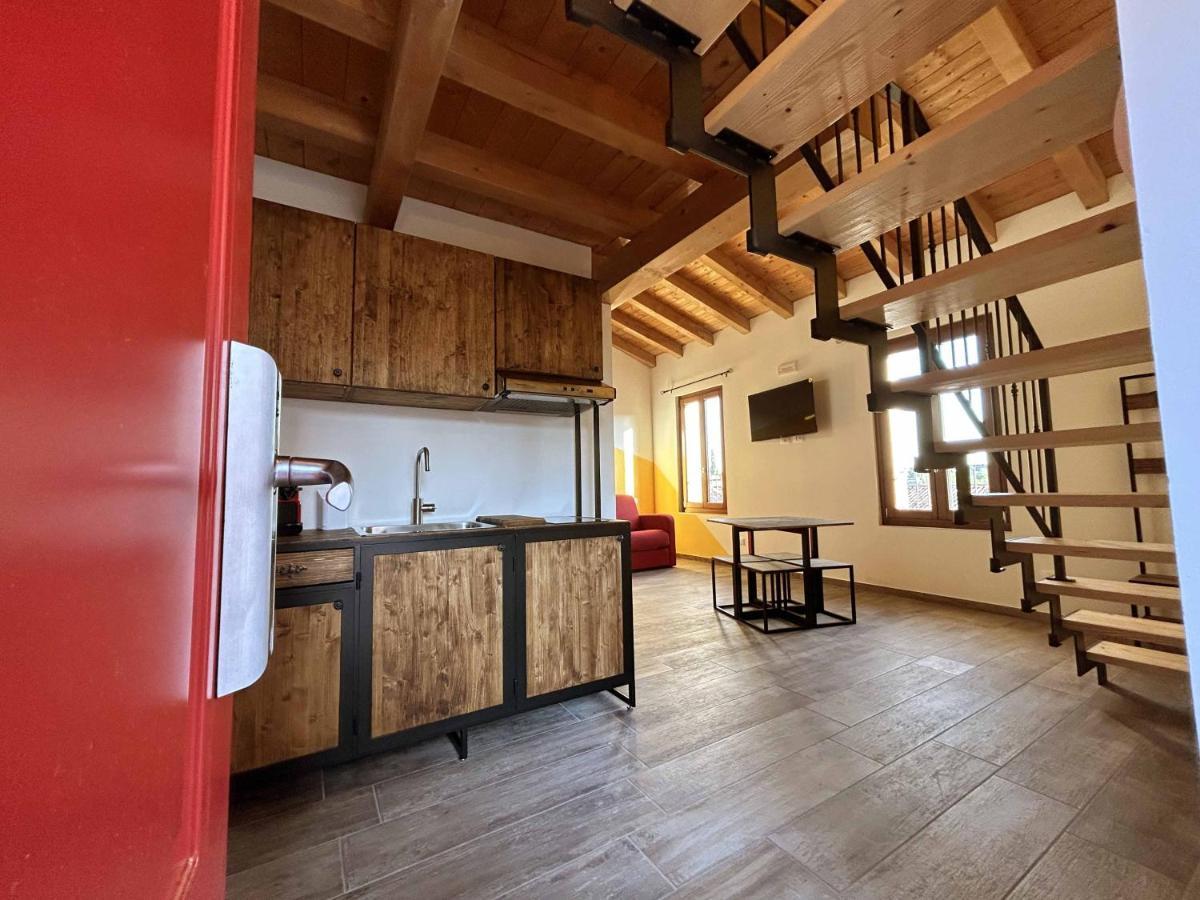 La Volpe Rossa Rooms And Apartments San Felice del Benaco Dış mekan fotoğraf