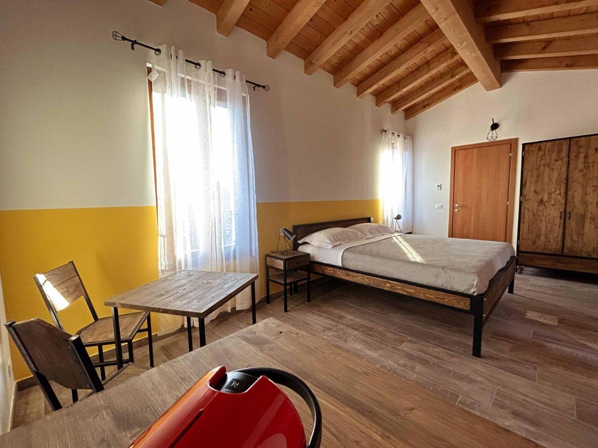 La Volpe Rossa Rooms And Apartments San Felice del Benaco Dış mekan fotoğraf