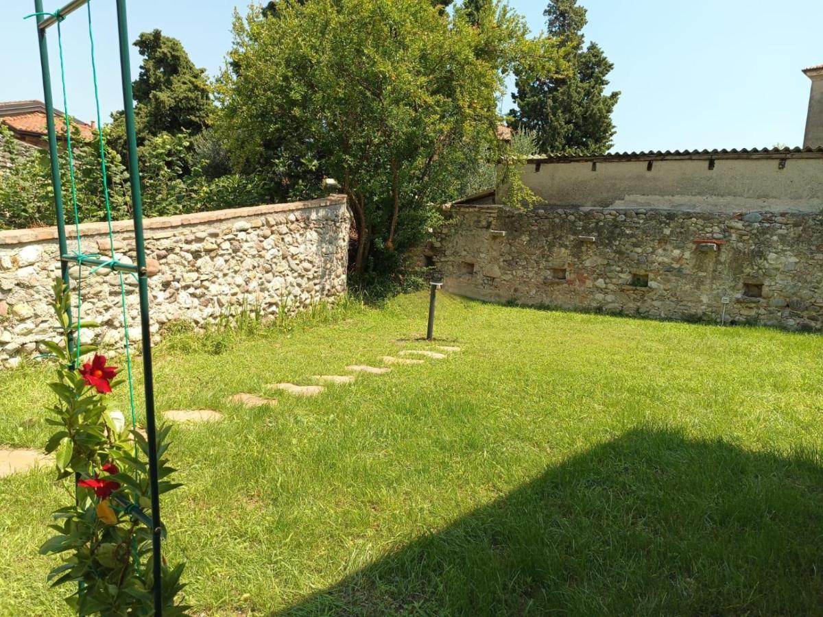 La Volpe Rossa Rooms And Apartments San Felice del Benaco Dış mekan fotoğraf