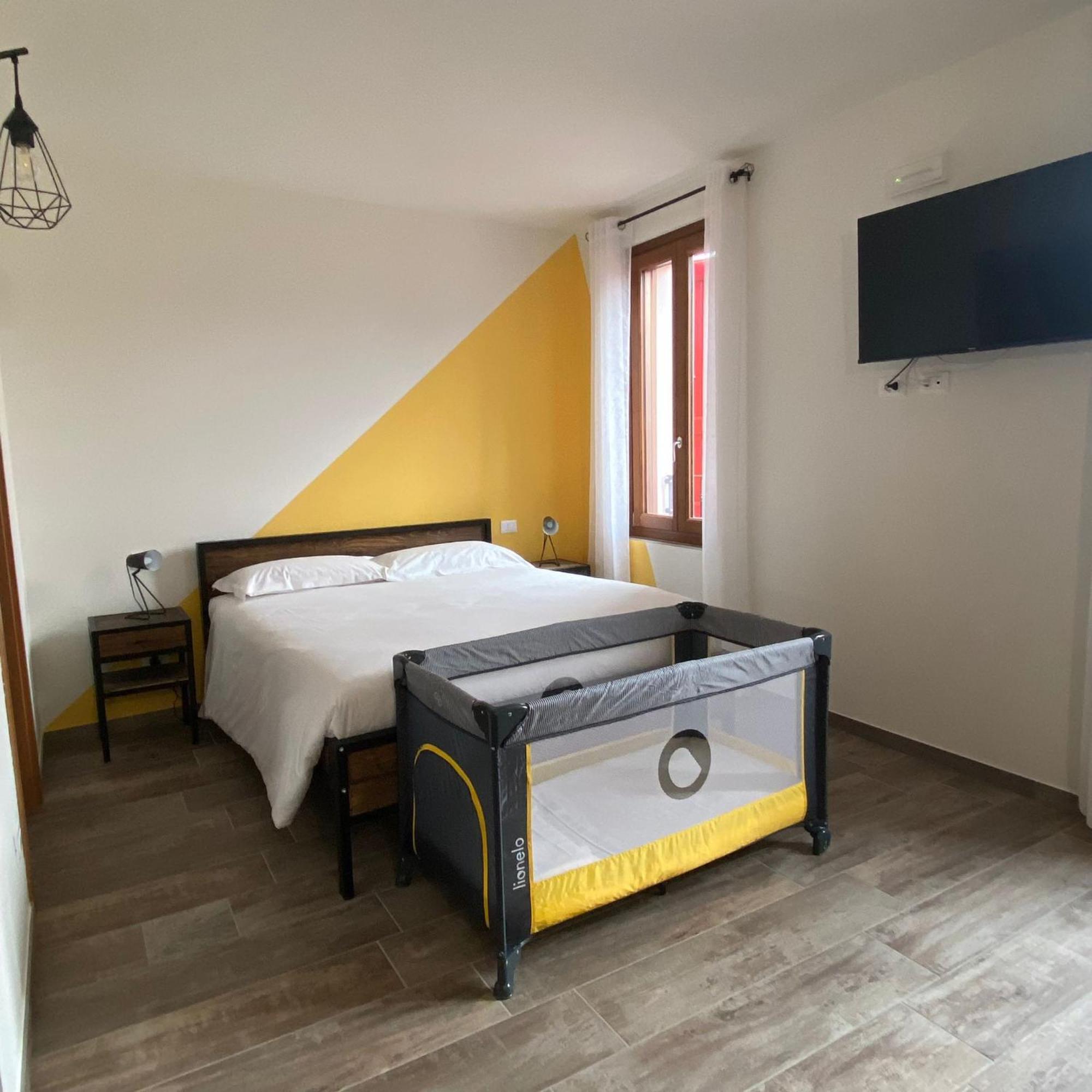 La Volpe Rossa Rooms And Apartments San Felice del Benaco Dış mekan fotoğraf