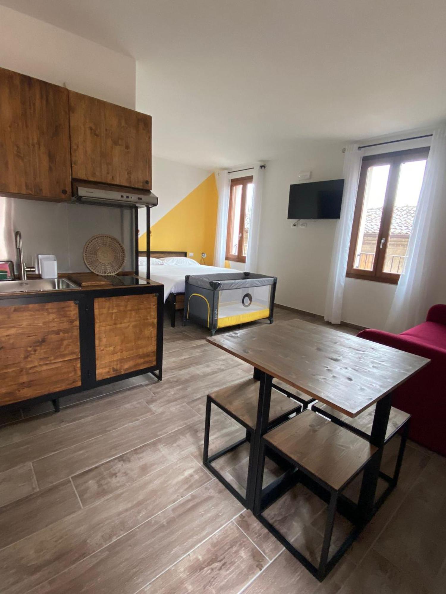 La Volpe Rossa Rooms And Apartments San Felice del Benaco Dış mekan fotoğraf
