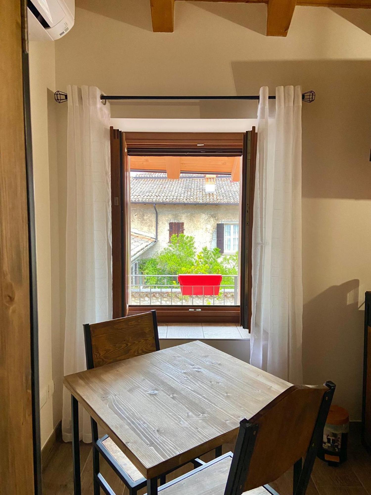 La Volpe Rossa Rooms And Apartments San Felice del Benaco Dış mekan fotoğraf