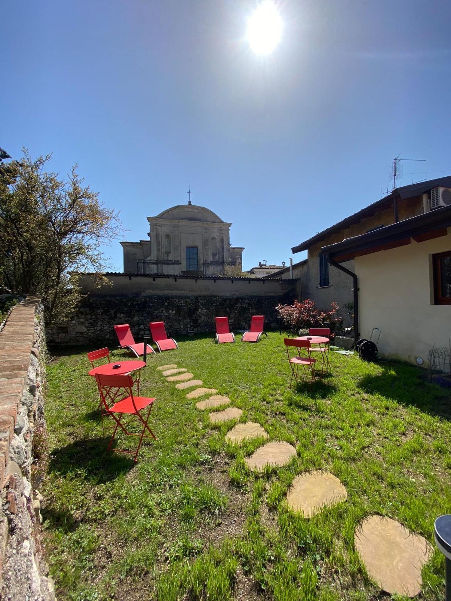 La Volpe Rossa Rooms And Apartments San Felice del Benaco Dış mekan fotoğraf